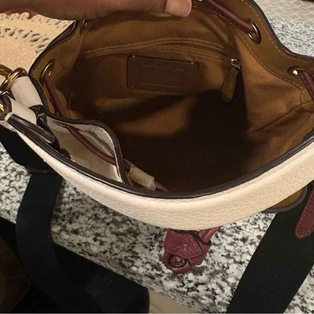 COACH DEMPSEY DRAWSTRING
BUCKET BAG IN SIGNATURE JACQUARD WITH STRIPE AND PATCH - Picture 3 of 3